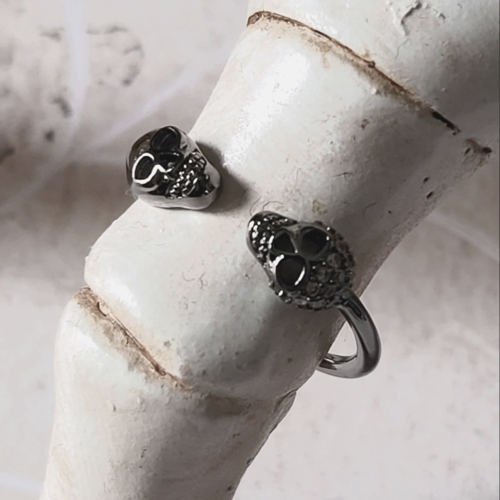 Skull Ring - Picture 1 of 2
